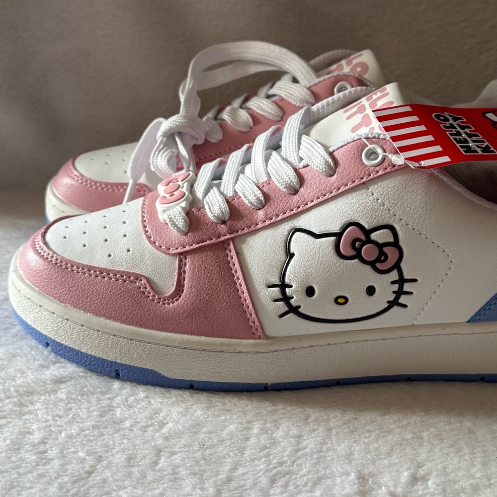 Hello Kitty White and Pink Women’s Size 10 Lace Up‎ Shoes New - Picture 5 of 10